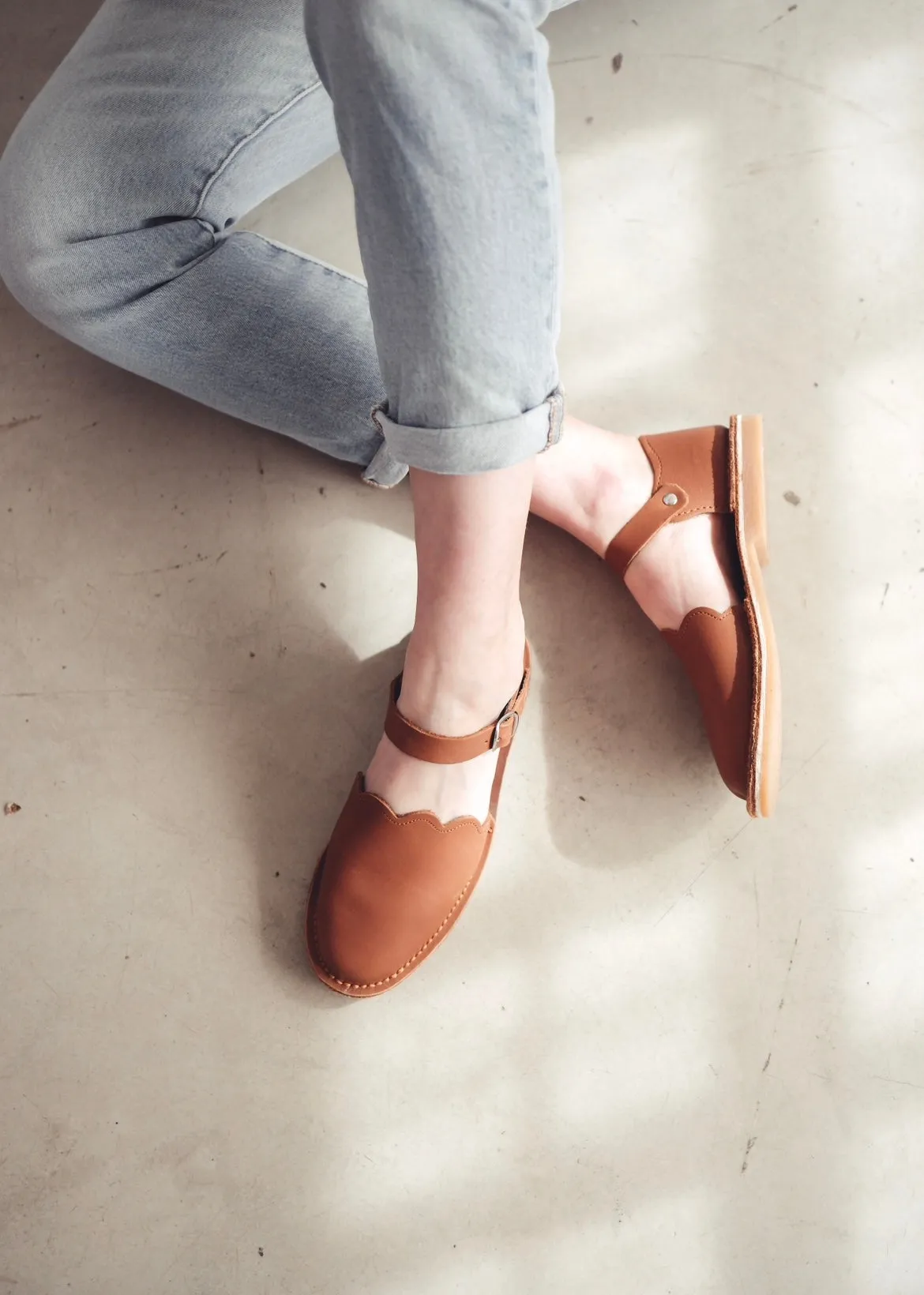 Ladies' Genuine Leather Scalloped Shoes (Brown)