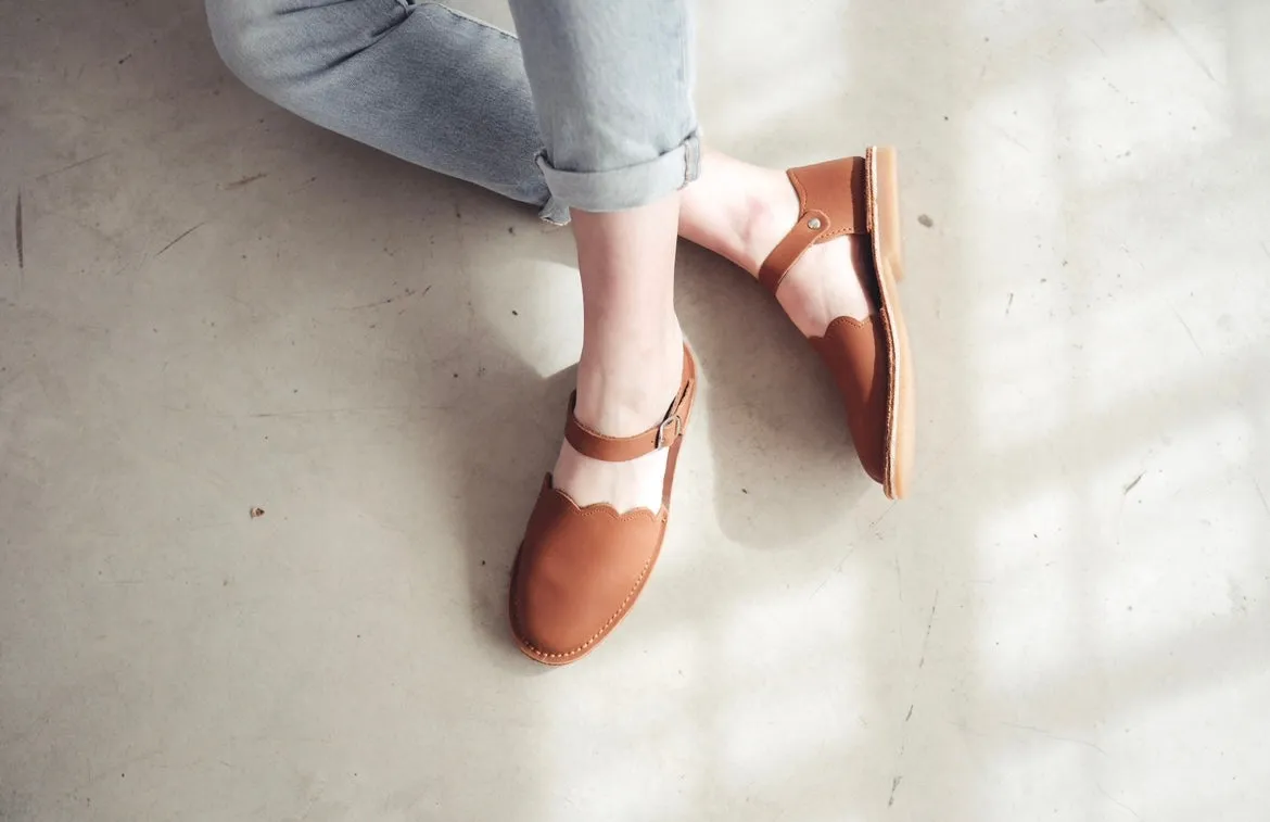 Ladies' Genuine Leather Scalloped Shoes (Brown)